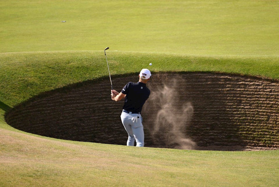 The Open – Navigating the Road Hole at the Old Course