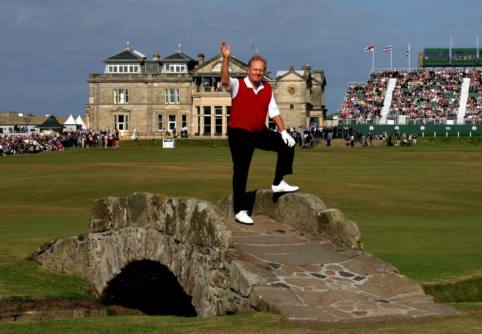 Jack Nicklaus waves goodbye to the home of golf, 2005